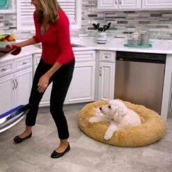 Peaceful Pooch S - Pluizig Hondenbed - 58cm Diameter - Opvouwbaar - In Verschillende Maten. Kattenbed - Wasbaar - Uitneembare Vulling - Ontspant Gewrichten En Spieren - Anti-slip Noppenbodem -Huisdierbenodigdheden Korting 1200x1200 2047