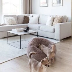 District 70 FUZZ - Hondenmand Comfortabel En Zacht Pluche - Zand, Oudroze, Donkergrijs En Lichtgrijs In S/M/L/XL - Maat: Medium, Kleur: Zand -Huisdierbenodigdheden Korting 1200x1200 2095