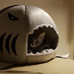 MikaMax Haai Hondenmand - Kattenmand - Dierenmand - Huisdierkussen - Mand Of Bed - Origineel - Extra Zacht Materiaal - 42 X 42 X 36 Cm -Huisdierbenodigdheden Korting 1200x1200 3260