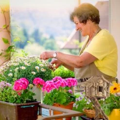 Relaxdays Vogelhuisje Staand - Decoratief Vogelvoederhuisje Met Ladder - Handgemaakt Hout -Huisdierbenodigdheden Korting 1200x1200 3544