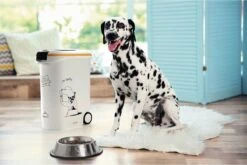 Curver Voercontainer Hond So Tasty - Hondenvoerbewaarbak - 54 L - 50 X 28 X 60,5 Cm -Huisdierbenodigdheden Korting 1200x802 3