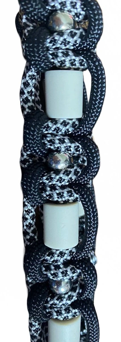 Anti-tekenband Spike - Vlooienband - Voor Hond Hond - Lichtgrijze Keramische EM-X Kralen - Kleur Zwart Zilvergrijs - Lengte 35 Cm - Nekomvang Vanaf 33 Tot 45 Cm - Lengte Geknoopt Deel 35 Cm - Met Zilverkleurige Kralen 4 Anti-tekenband Spike - Vlooienband - Voor Hond Hond - Lichtgrijze Keramische EM-X Kralen - Kleur Zwart Zilvergrijs - Lengte 35 Cm - Nekomvang Vanaf 33 Tot 45 Cm - Lengte Geknoopt Deel 35 Cm - Met Zilverkleurige Kralen - Image 2