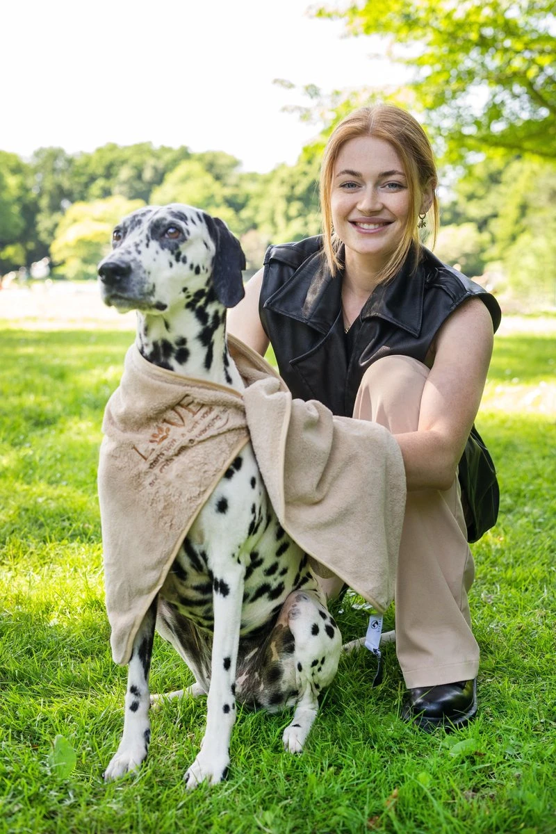 Pepets© – Hondenhanddoek – Honden Handdoek – Microvezel Handdoek – Handdoek Hond – Hondendeken – Droogdoek Hond – Dierendeken – Absorberend – 100*50CM - Beige - GRATIS Zonnebril 8 Pepets© – Hondenhanddoek – Honden Handdoek – Microvezel Handdoek – Handdoek Hond – Hondendeken – Droogdoek Hond – Dierendeken – Absorberend – 100*50CM - Beige - GRATIS Zonnebril - Image 6