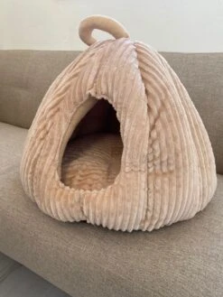 By Tiekeman Kattenmand Pompoen - Beige - Luxe Kattenmand - Kattenkussen - Anti Slip - 40x40x38 Cm 9 By Tiekeman Kattenmand Pompoen - Beige - Luxe Kattenmand - Kattenkussen - Anti Slip - 40x40x38 Cm -Huisdierbenodigdheden Korting 900x1200 87